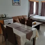 Pari's Apartments-paphos *