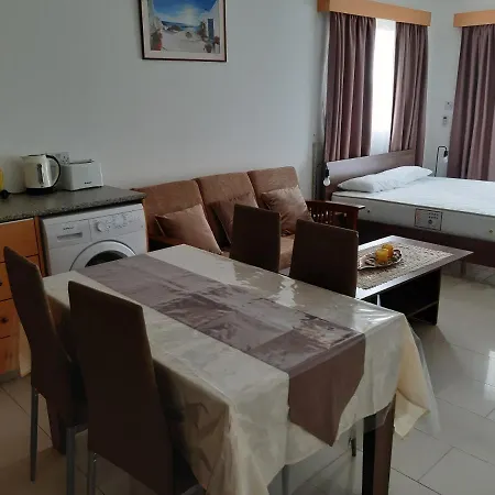 Pari's Apartments-paphos *