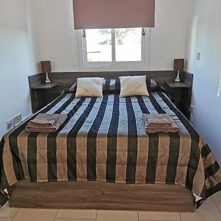 Pari's Apartments-paphos *