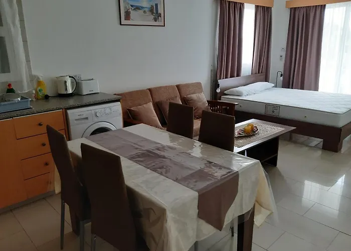 Pari'S Holiday Apartments-Paphos *