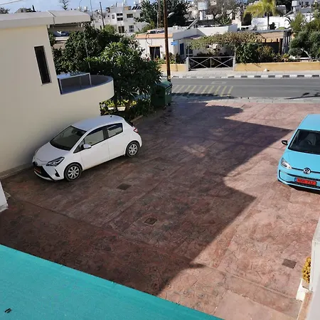 Pari's Apartments-paphos アパート *