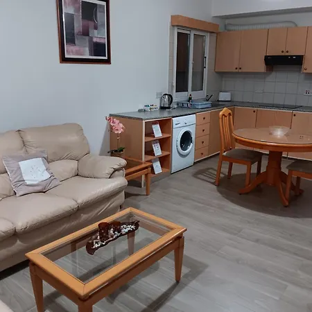 Pari's Apartments-paphos アパート パ フォス