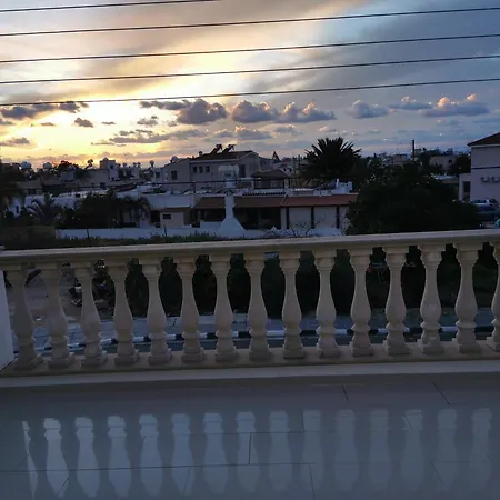 Pari's Apartments-paphos