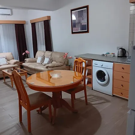 Pari's Apartments-paphos パ フォス